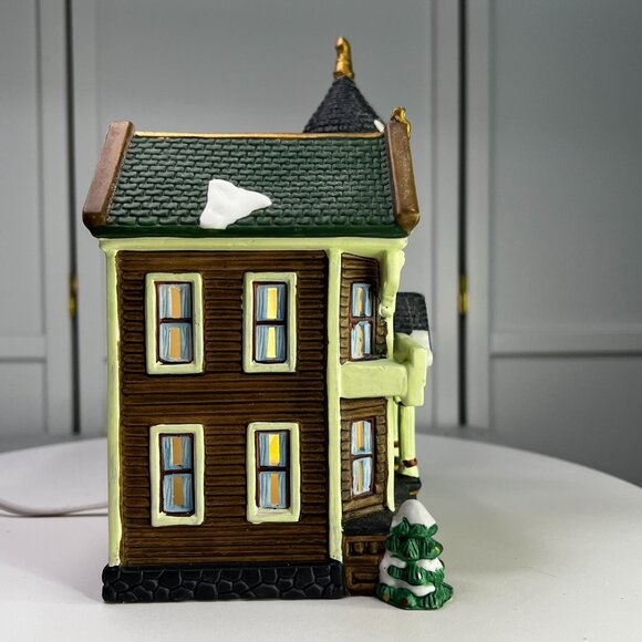 Santa's Workbench Talbot Place, Towne Series Christmas Village Building - 2000 - Picture 6 of 13